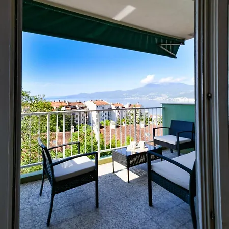 Alpaca Penthouse With A Stunning Sea View アパート