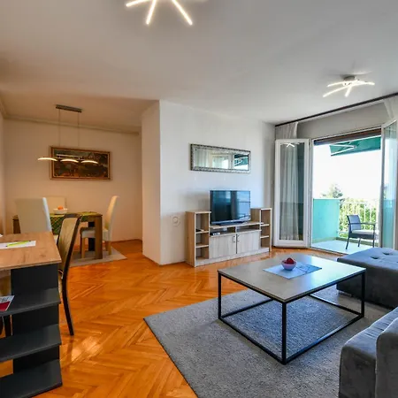 Alpaca Penthouse With A Stunning Sea View アパート リエカ