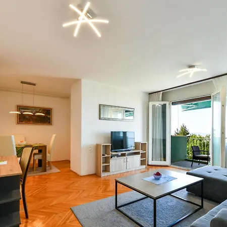 Alpaca Penthouse With A Stunning Sea View アパート